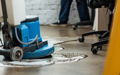 What are the benefits of using a professional commercial cleaning service?